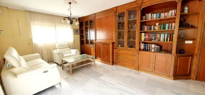 Sale of middle floor apartment in Fuengirola 0