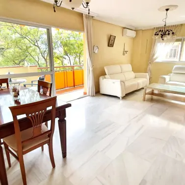 Sale of middle floor apartment in Fuengirola