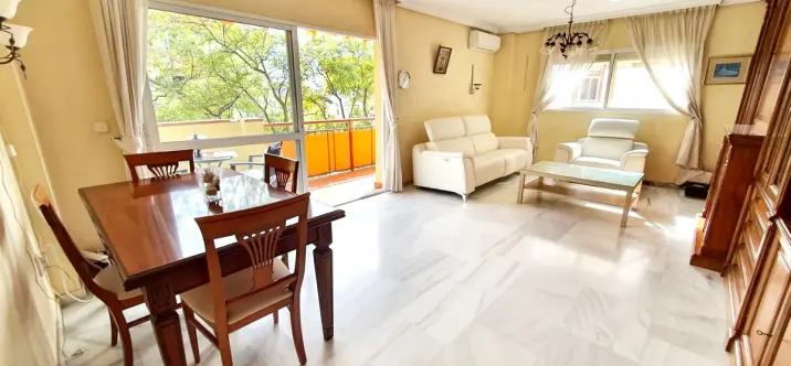 Sale of middle floor apartment in Fuengirola 1