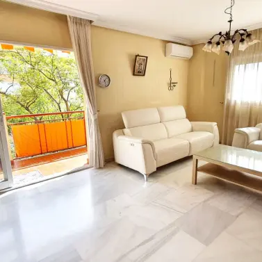 Sale of middle floor apartment in Fuengirola