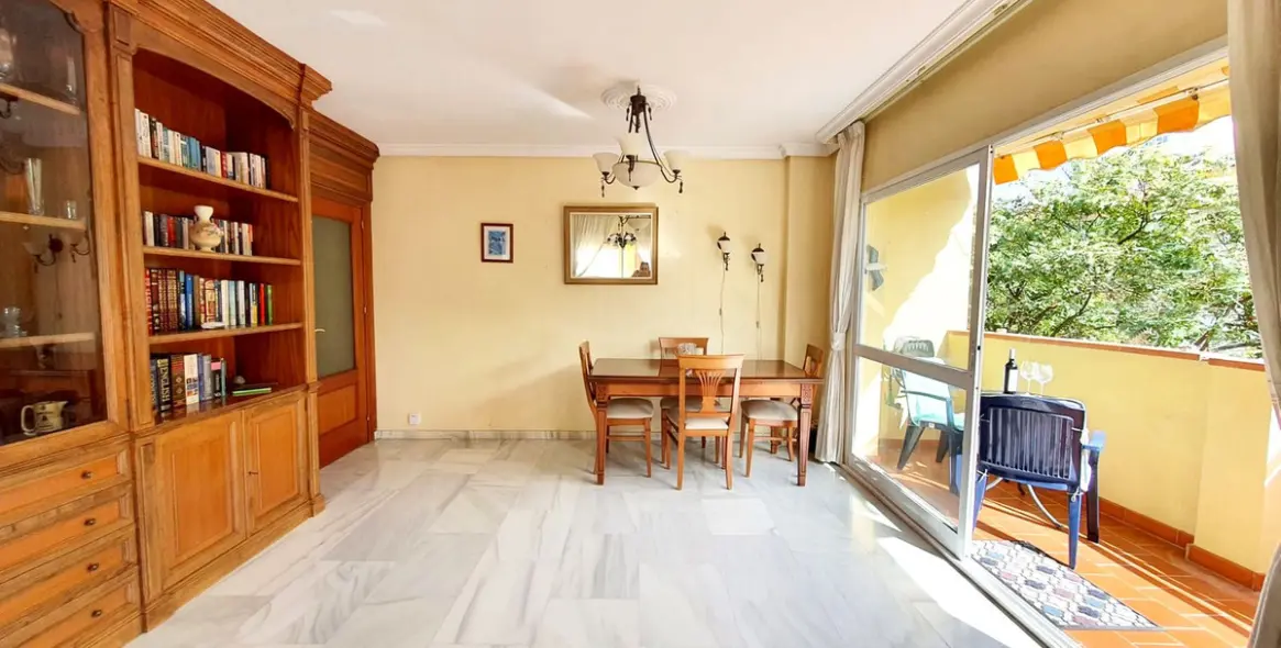 Sale of middle floor apartment in Fuengirola 9