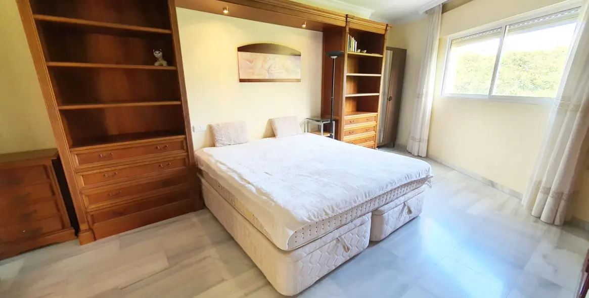 Sale of middle floor apartment in Fuengirola 15