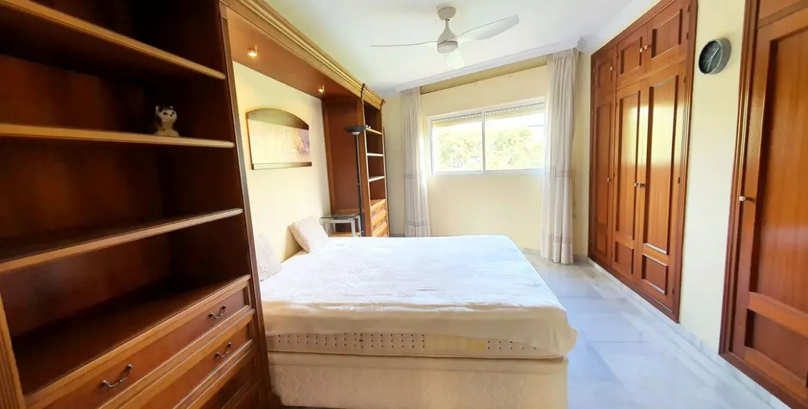 Sale of middle floor apartment in Fuengirola 16