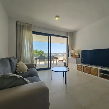 Sale of middle floor apartment in Estepona