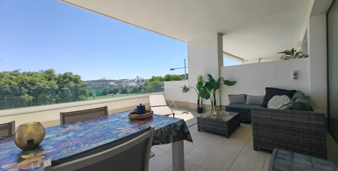 Sale of middle floor apartment in Estepona 5