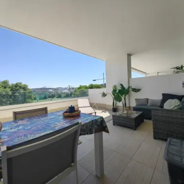 Sale of middle floor apartment in Estepona