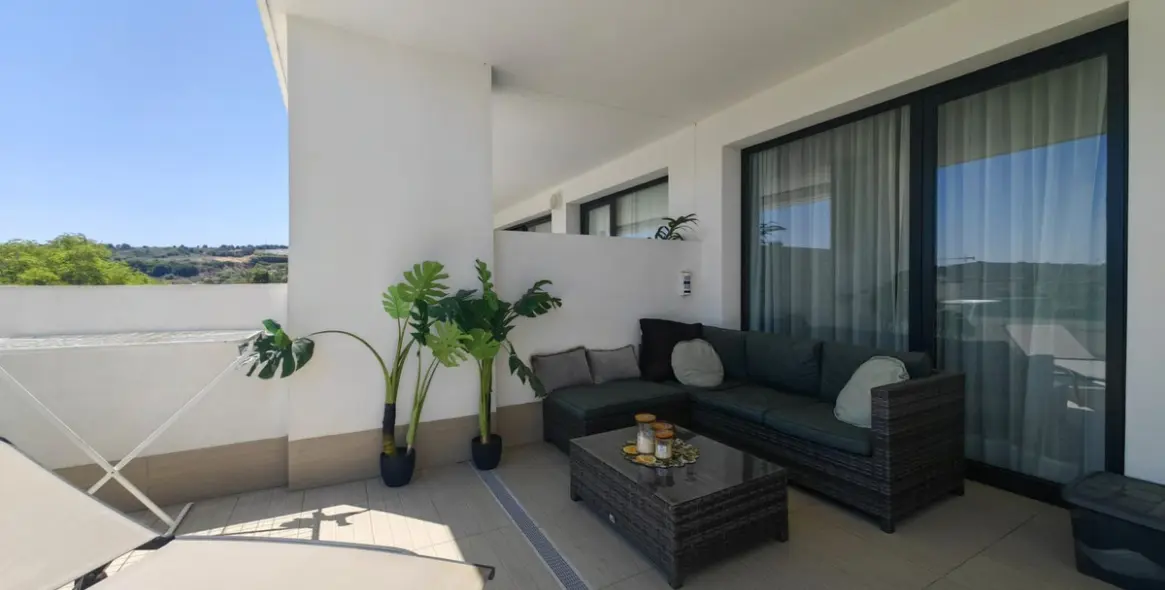 Sale of middle floor apartment in Estepona 7