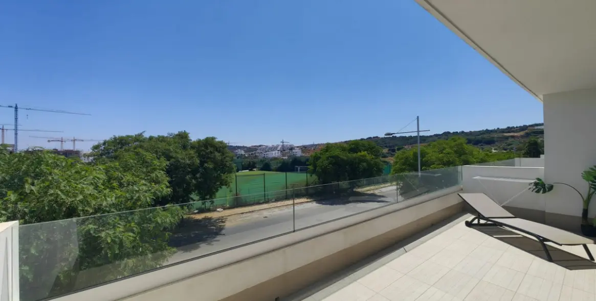 Sale of middle floor apartment in Estepona 9