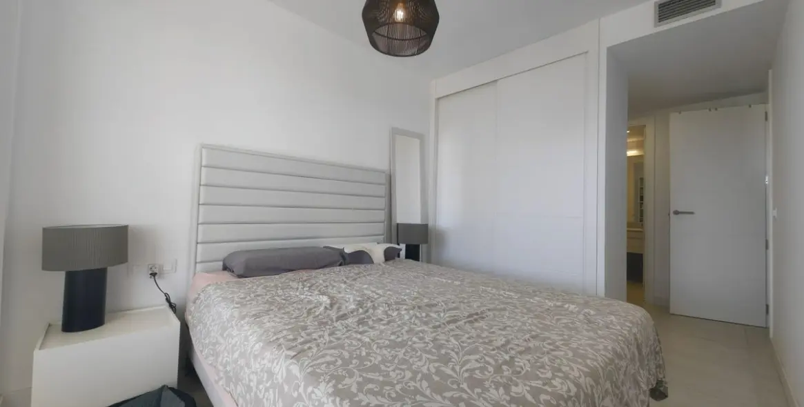 Sale of middle floor apartment in Estepona 12