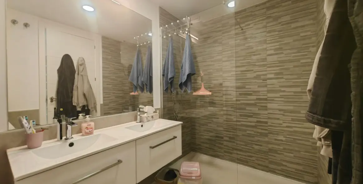 Sale of middle floor apartment in Estepona 14