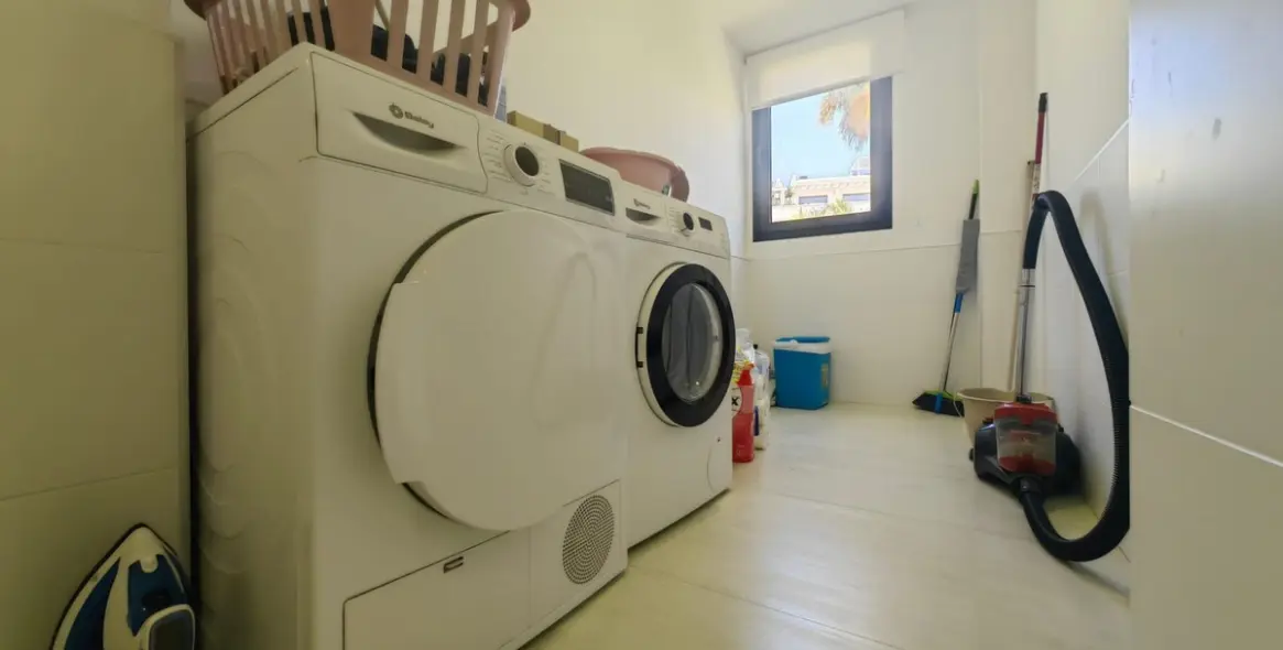 Sale of middle floor apartment in Estepona 23