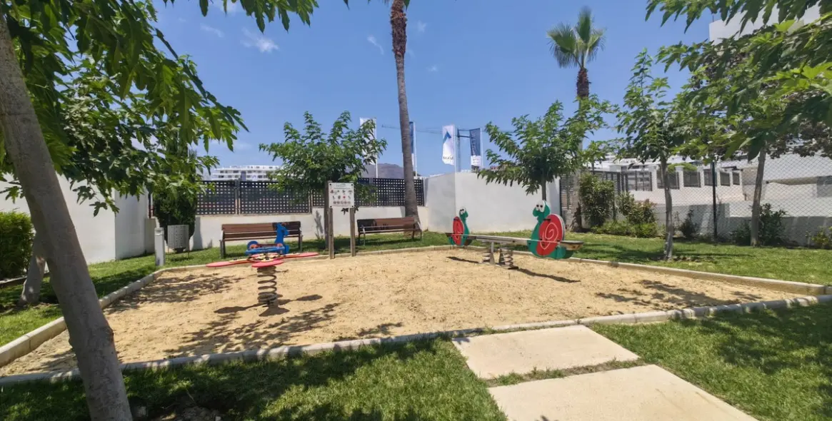 Sale of middle floor apartment in Estepona 30