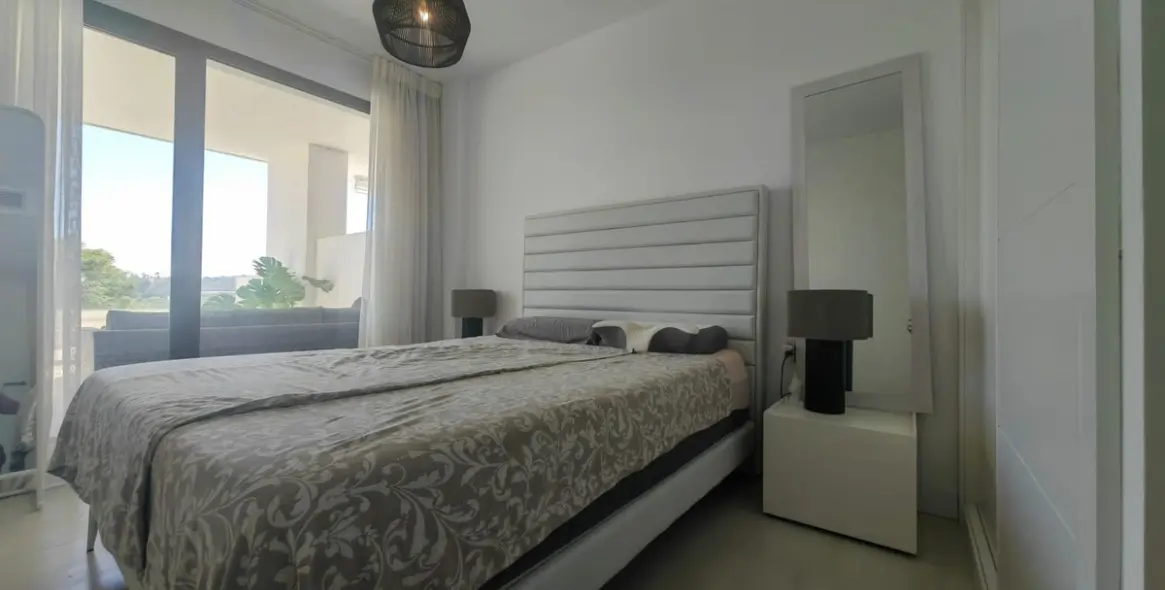 Sale of middle floor apartment in Estepona 31