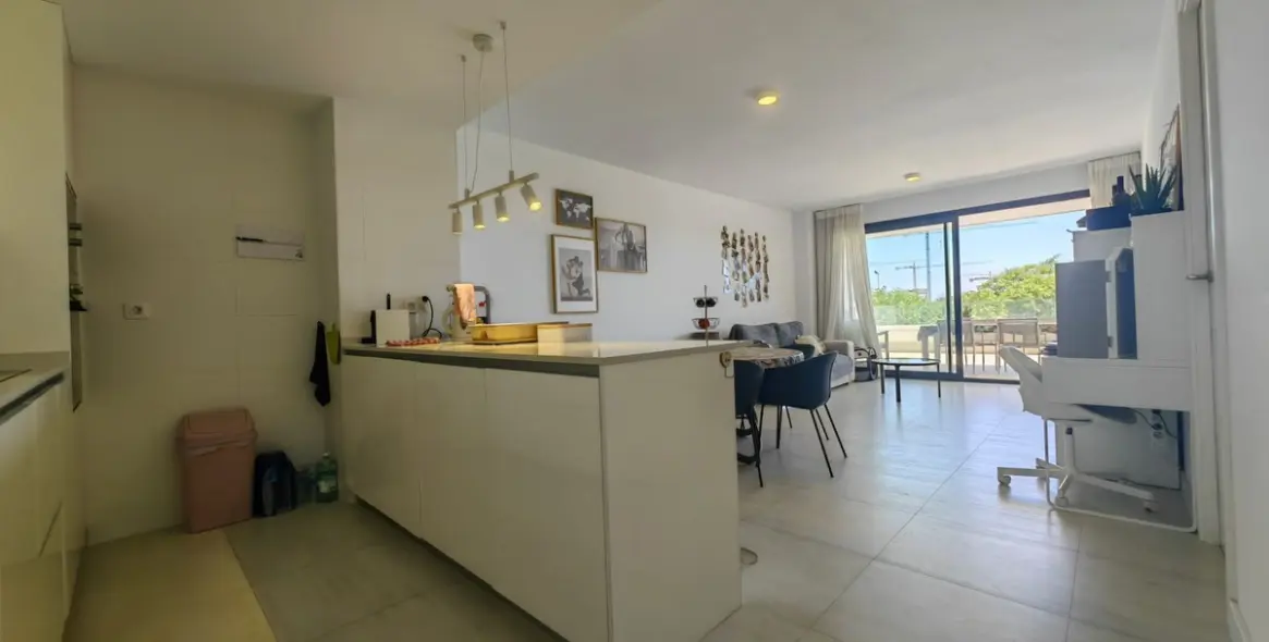 Sale of middle floor apartment in Estepona 33