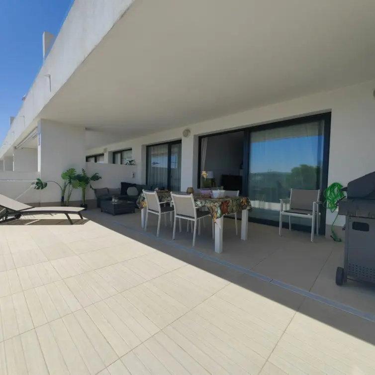 Продажа апартаментов на среднем этаже в Estepona
