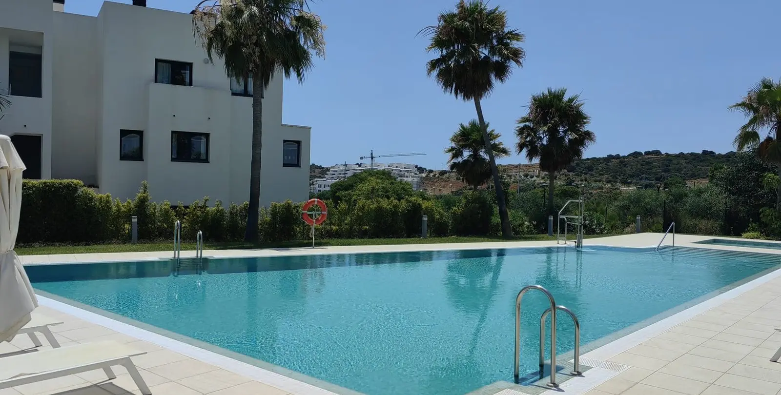 Продажа апартаментов на среднем этаже в Estepona 2