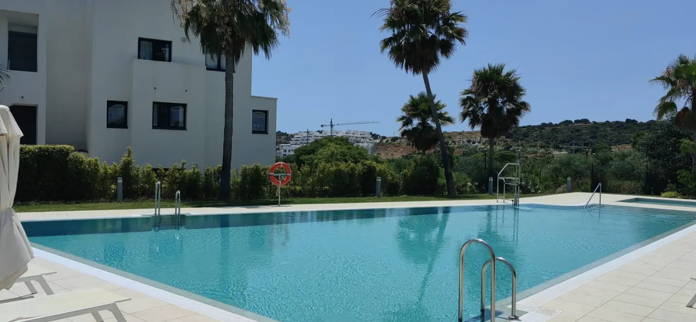Продажа апартаментов на среднем этаже в Estepona 1