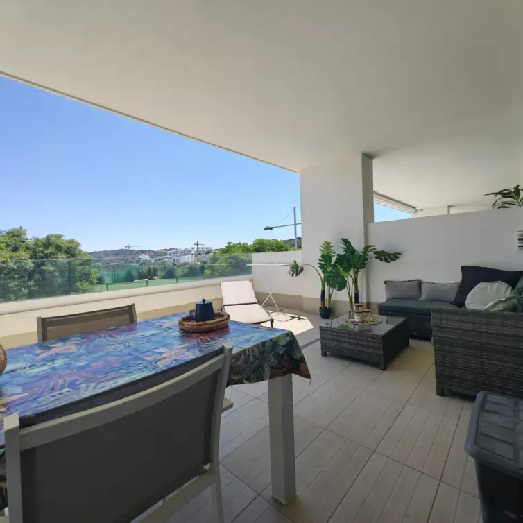 Продажа апартаментов на среднем этаже в Estepona