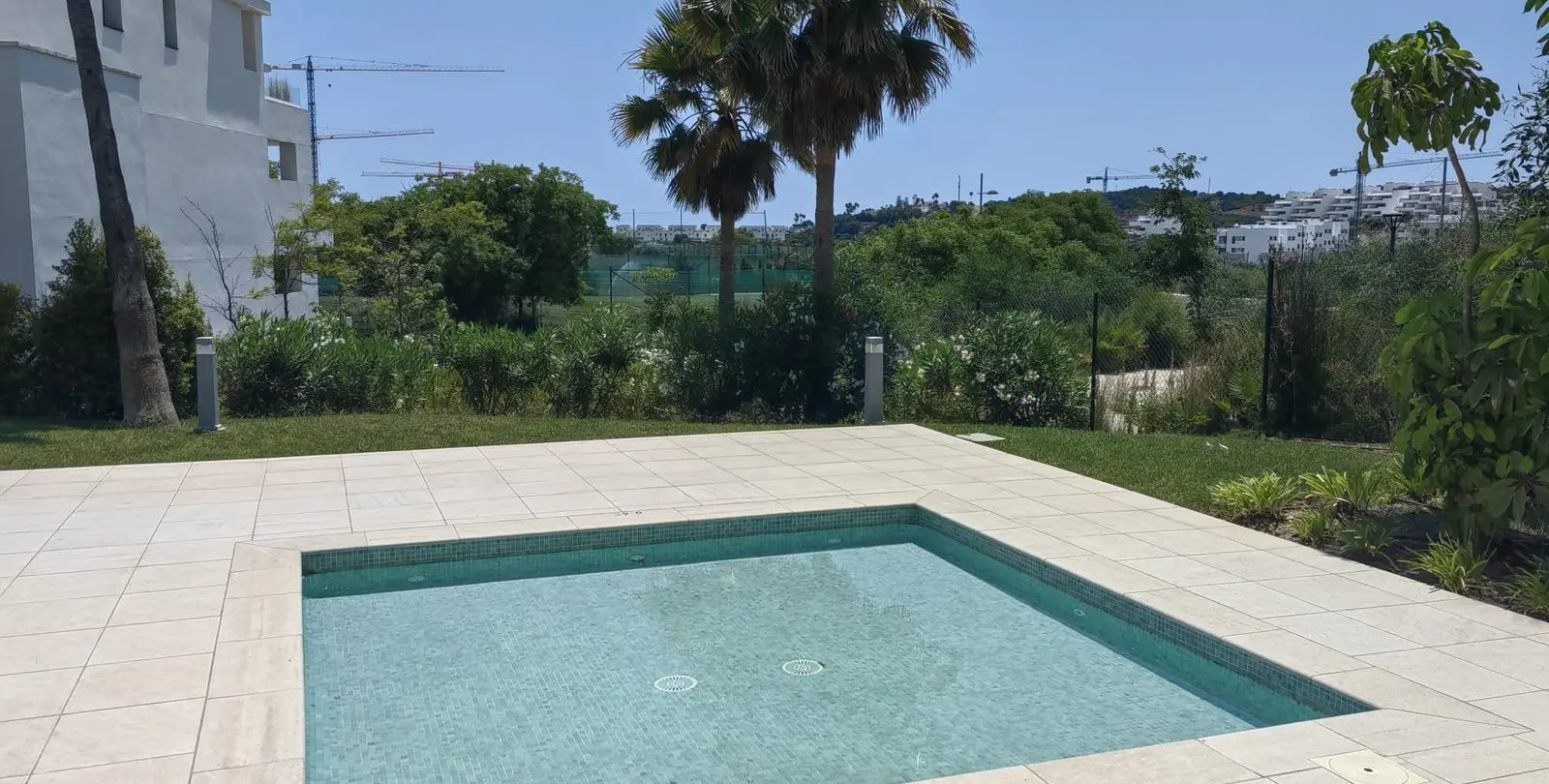 Продажа апартаментов на среднем этаже в Estepona 29