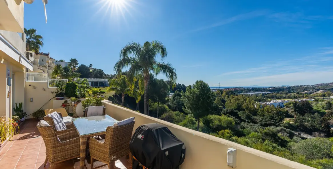 Sale of middle floor apartment in Los Arqueros 2