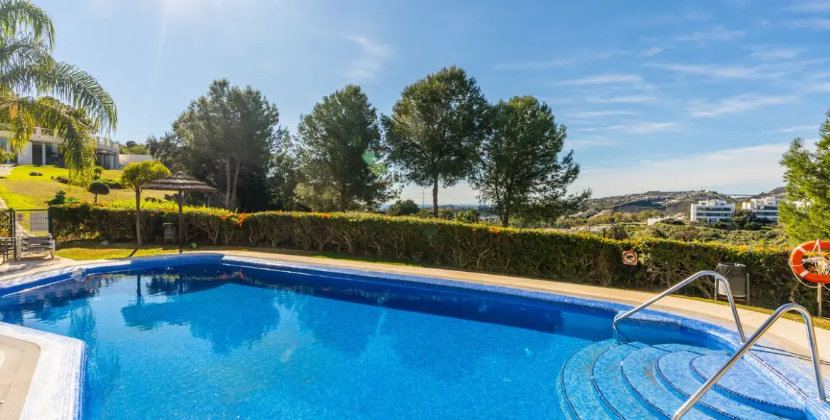 Sale of middle floor apartment in Los Arqueros 5