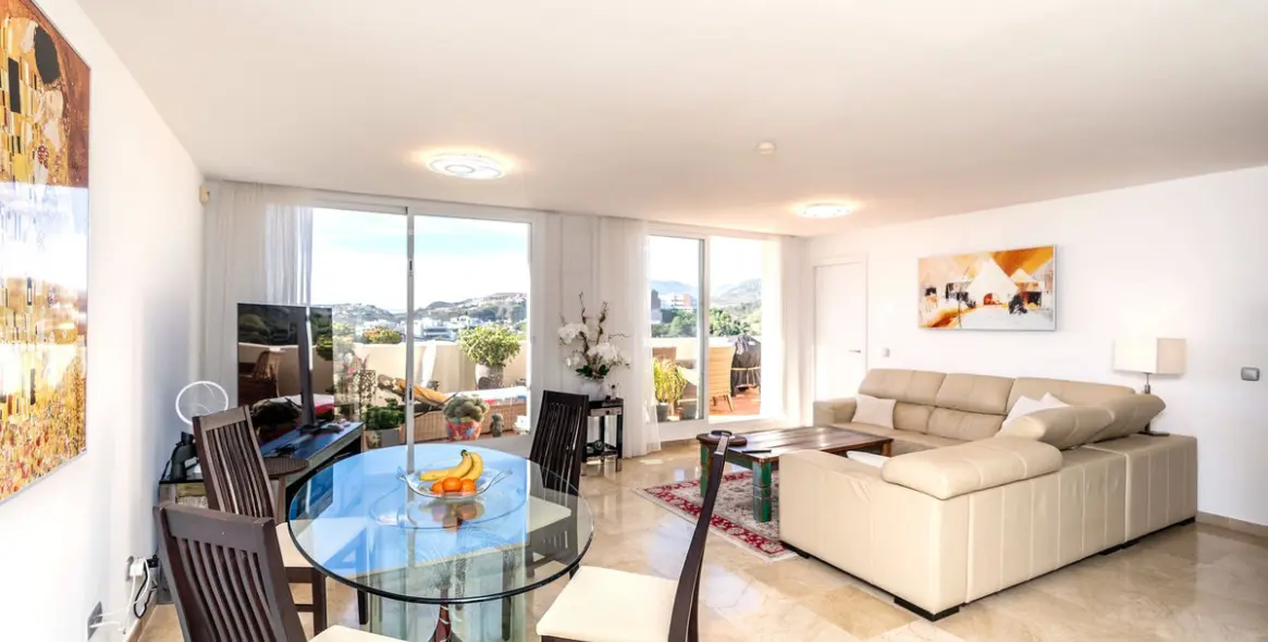 Sale of middle floor apartment in Los Arqueros 6