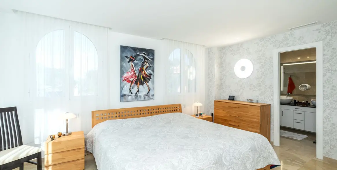 Sale of middle floor apartment in Los Arqueros 7