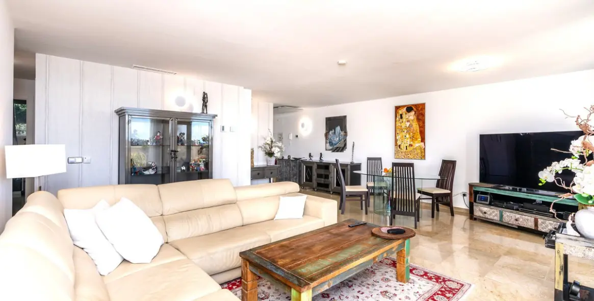 Sale of middle floor apartment in Los Arqueros 11