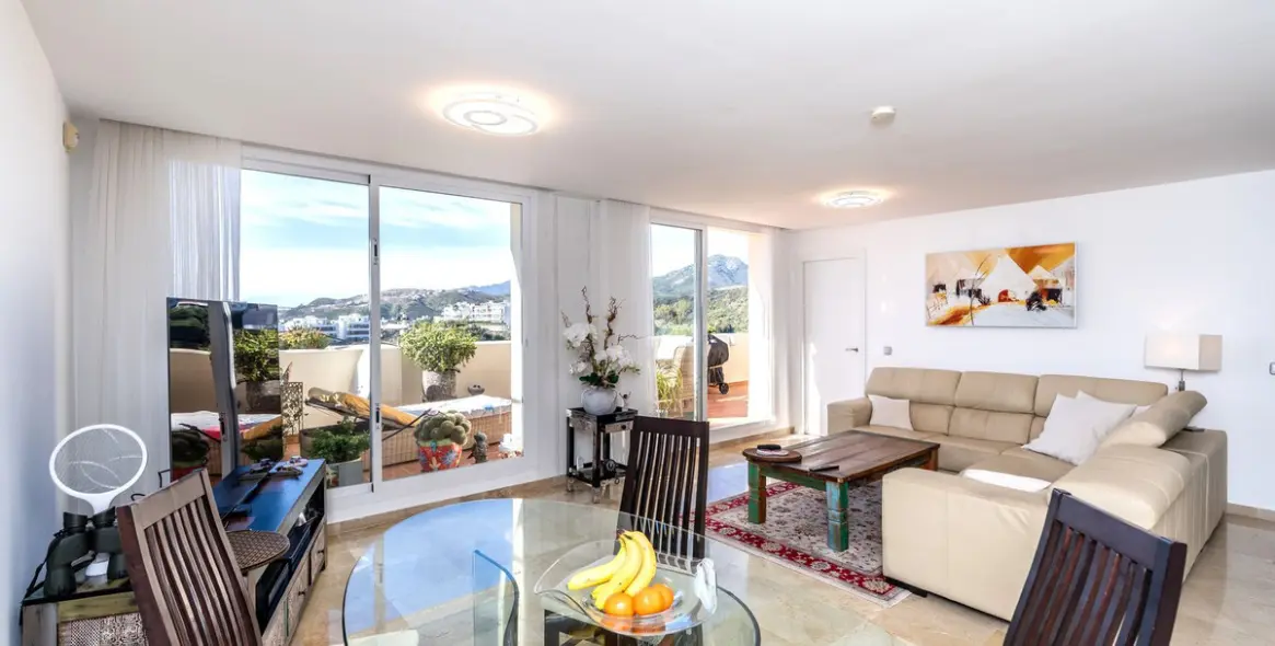 Sale of middle floor apartment in Los Arqueros 14