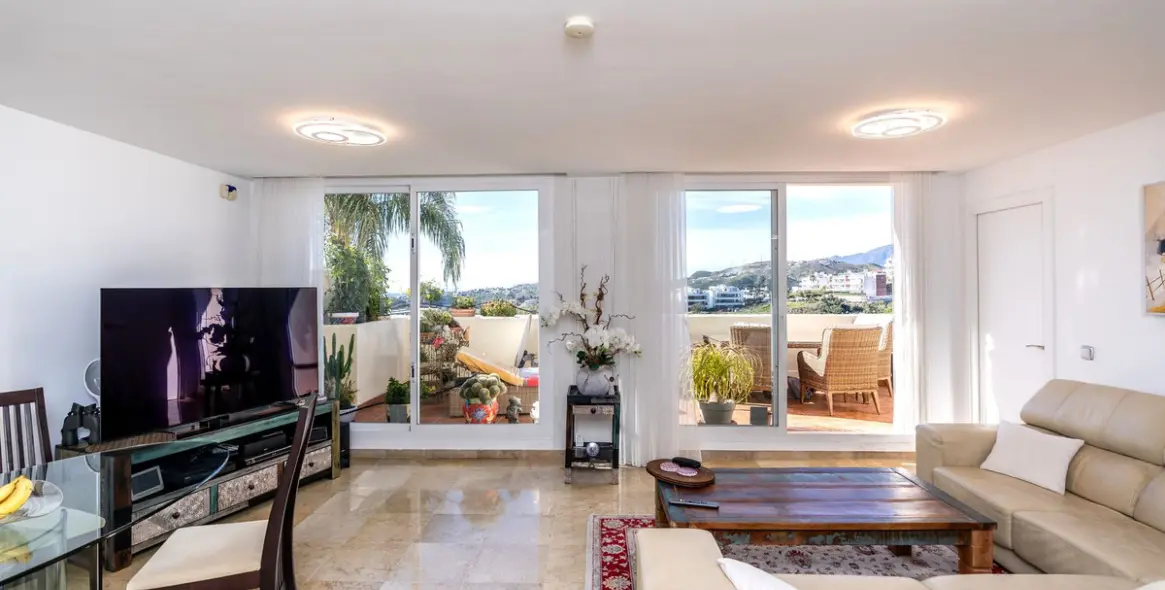 Sale of middle floor apartment in Los Arqueros 15