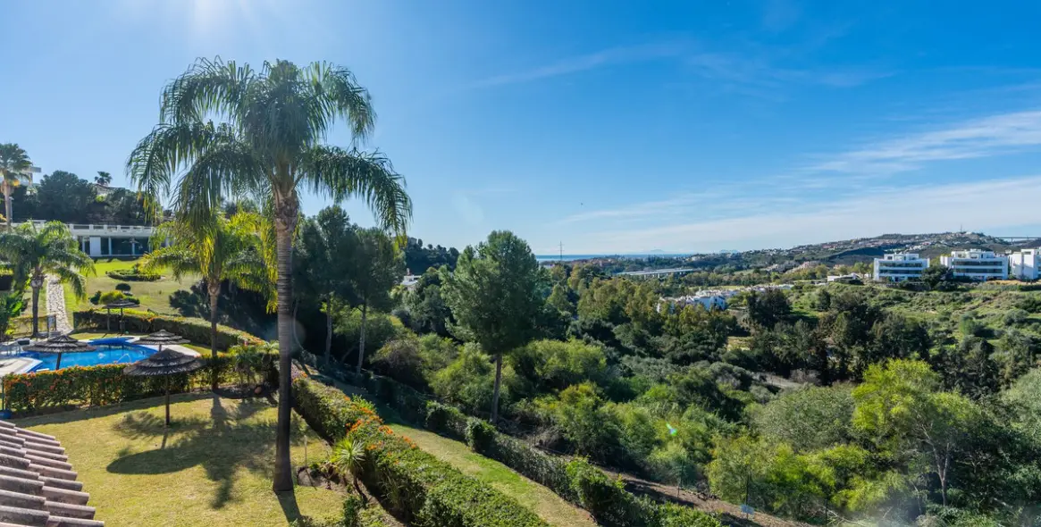 Продажа апартаментов на среднем этаже в Los Arqueros 23