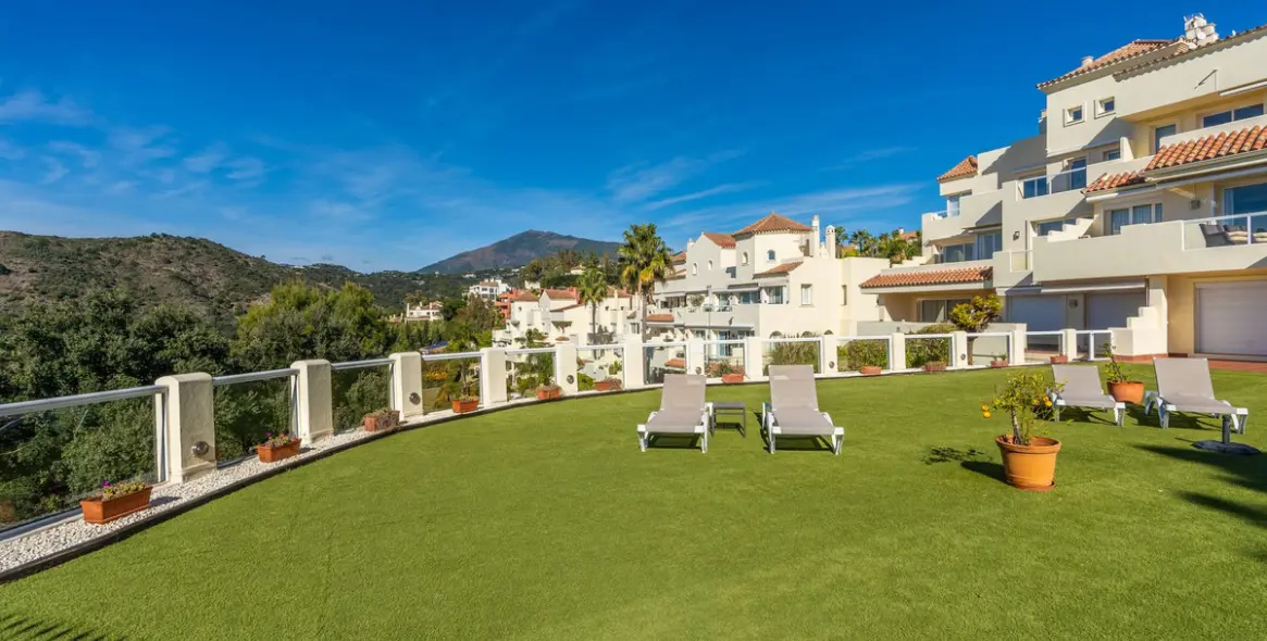 Продажа апартаментов на среднем этаже в Los Arqueros 29