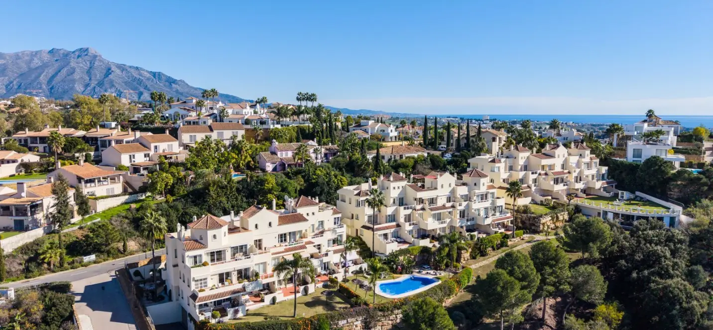 Продажа апартаментов на среднем этаже в Los Arqueros 0