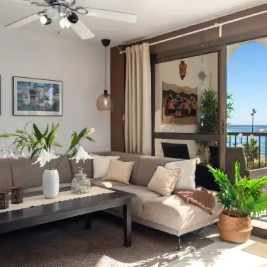 Sale of middle floor apartment in Fuengirola