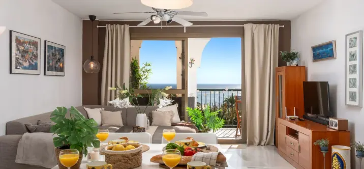 Sale of middle floor apartment in Fuengirola 0