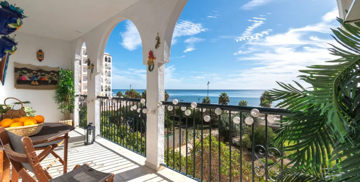 Venta de apartamento en planta media en Fuengirola 2