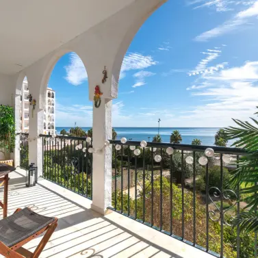 Sale of middle floor apartment in Fuengirola