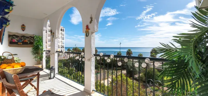 Sale of middle floor apartment in Fuengirola 1