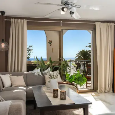 Sale of middle floor apartment in Fuengirola