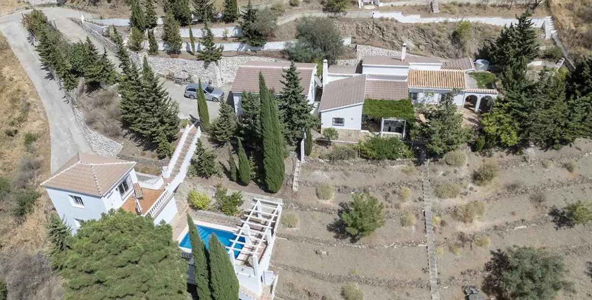 Продажа  отдельно стоящей виллы в Cómpeta 1