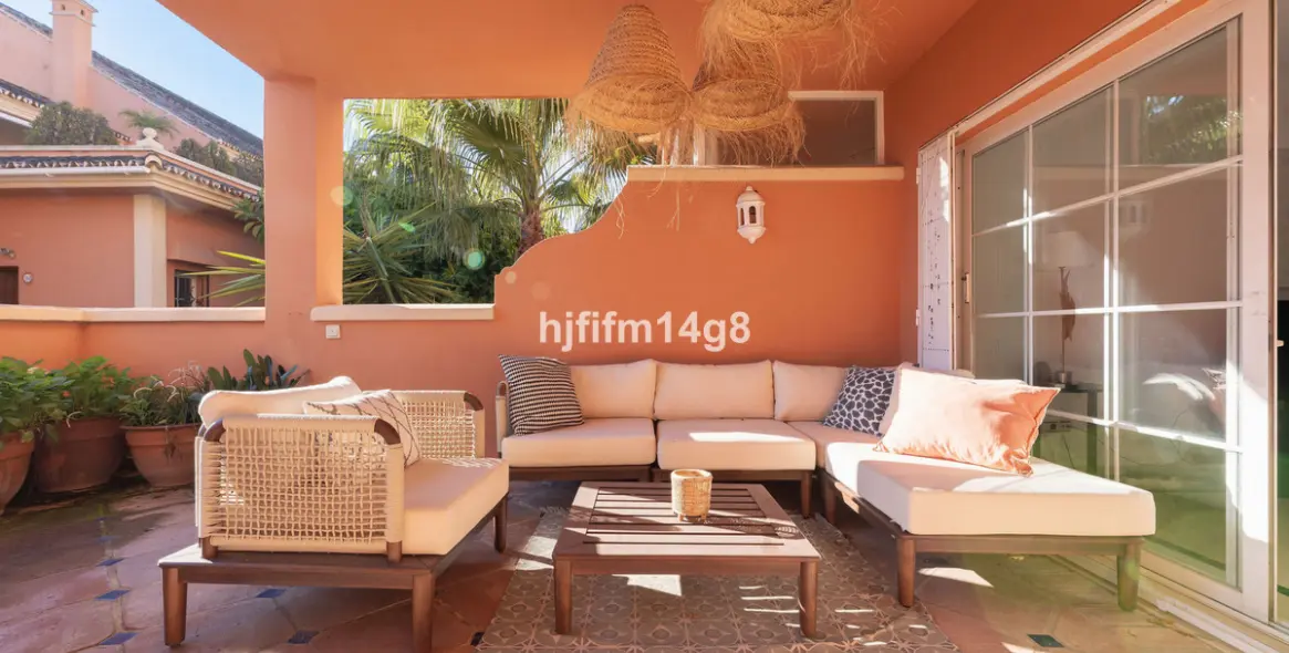 Sale of ground floor apartment in Nueva Andalucía 2