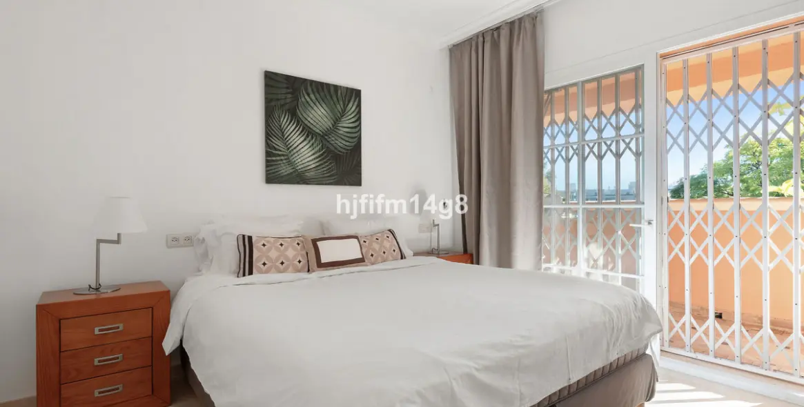 Sale of ground floor apartment in Nueva Andalucía 11