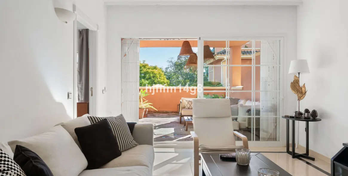 Sale of ground floor apartment in Nueva Andalucía 19