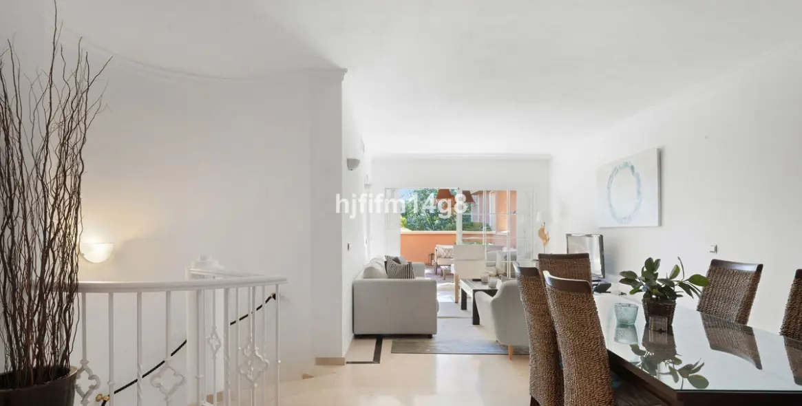 Sale of ground floor apartment in Nueva Andalucía 20