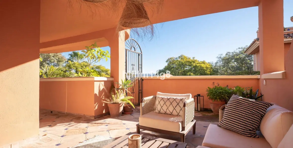 Sale of ground floor apartment in Nueva Andalucía 1