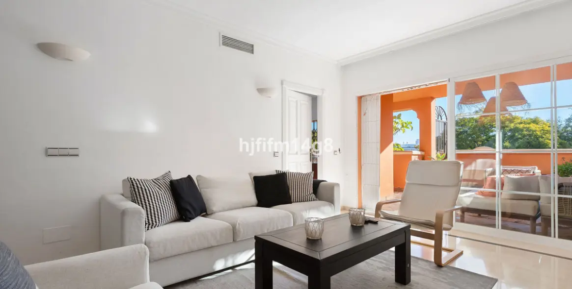 Sale of ground floor apartment in Nueva Andalucía 4