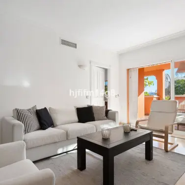 Sale of ground floor apartment in Nueva Andalucía