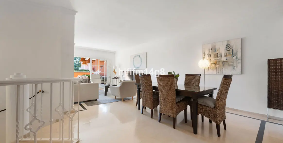 Sale of ground floor apartment in Nueva Andalucía 6