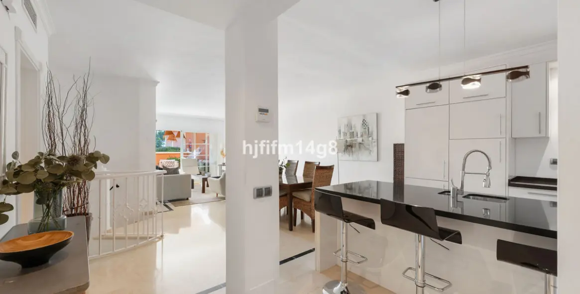 Sale of ground floor apartment in Nueva Andalucía 7