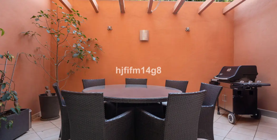 Sale of ground floor apartment in Nueva Andalucía 10